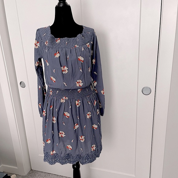 2𝒇𝒐𝒓$50 ABERCROMBIE & FITCH off the should floral blue dress sizeM - Picture 2 of 8